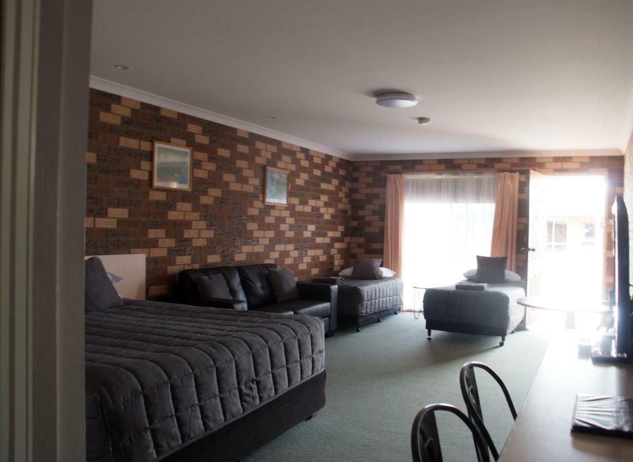 Highway Inn Motel Hay Exteriör bild